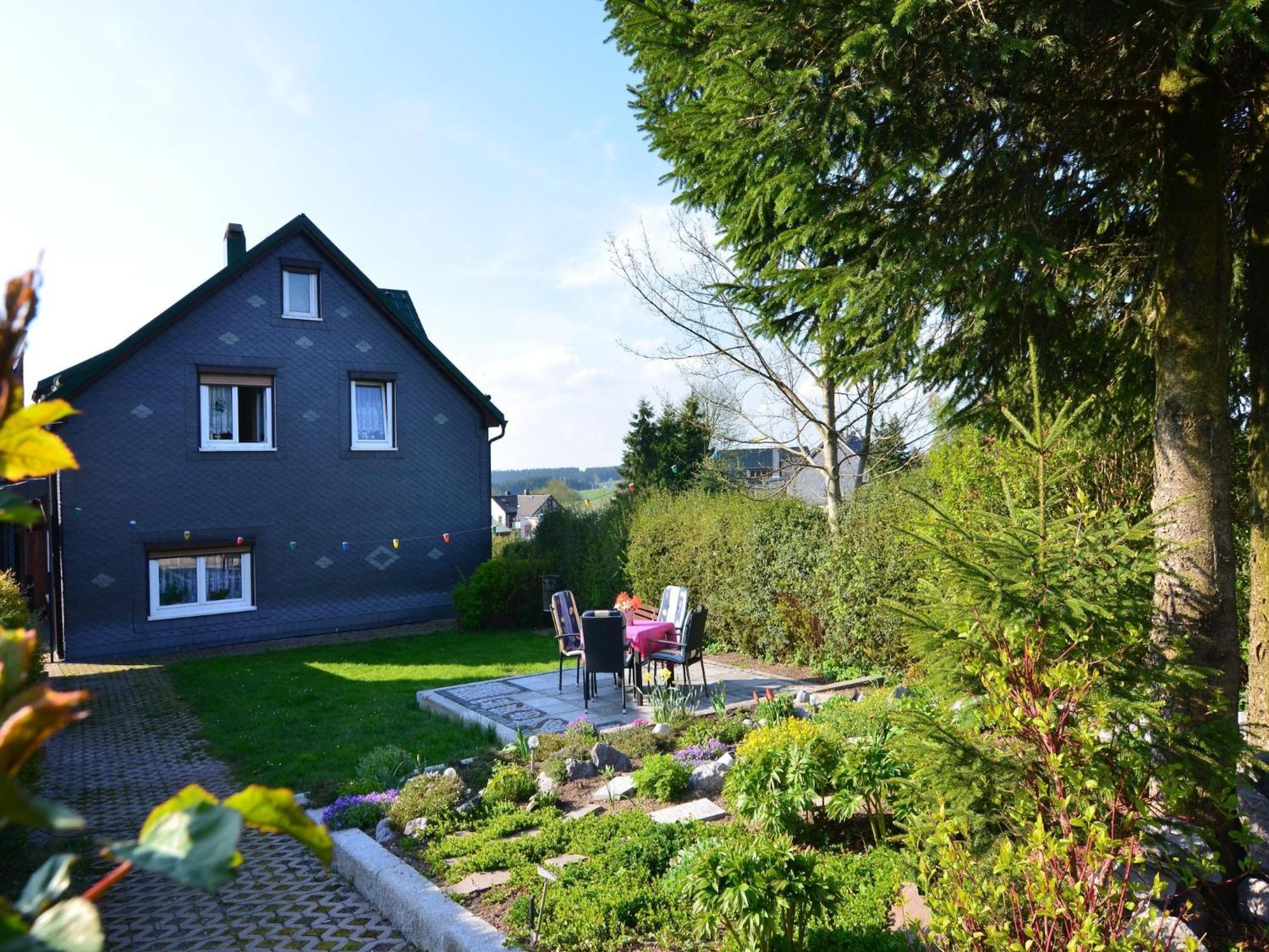 Holiday Home With Garden Neustadt am Rennsteig Ngoại thất bức ảnh